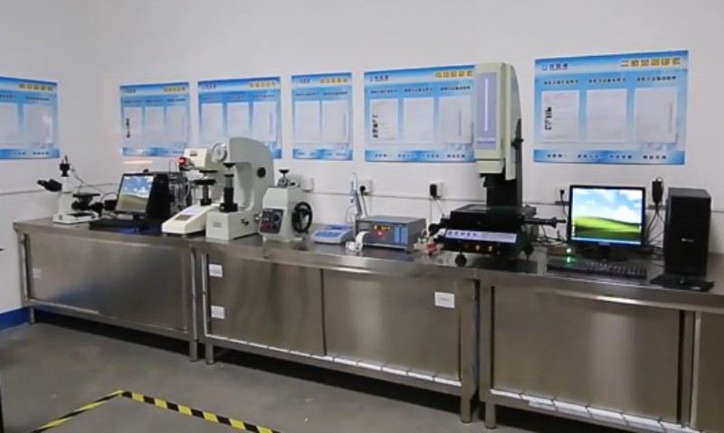 Cold heading machine